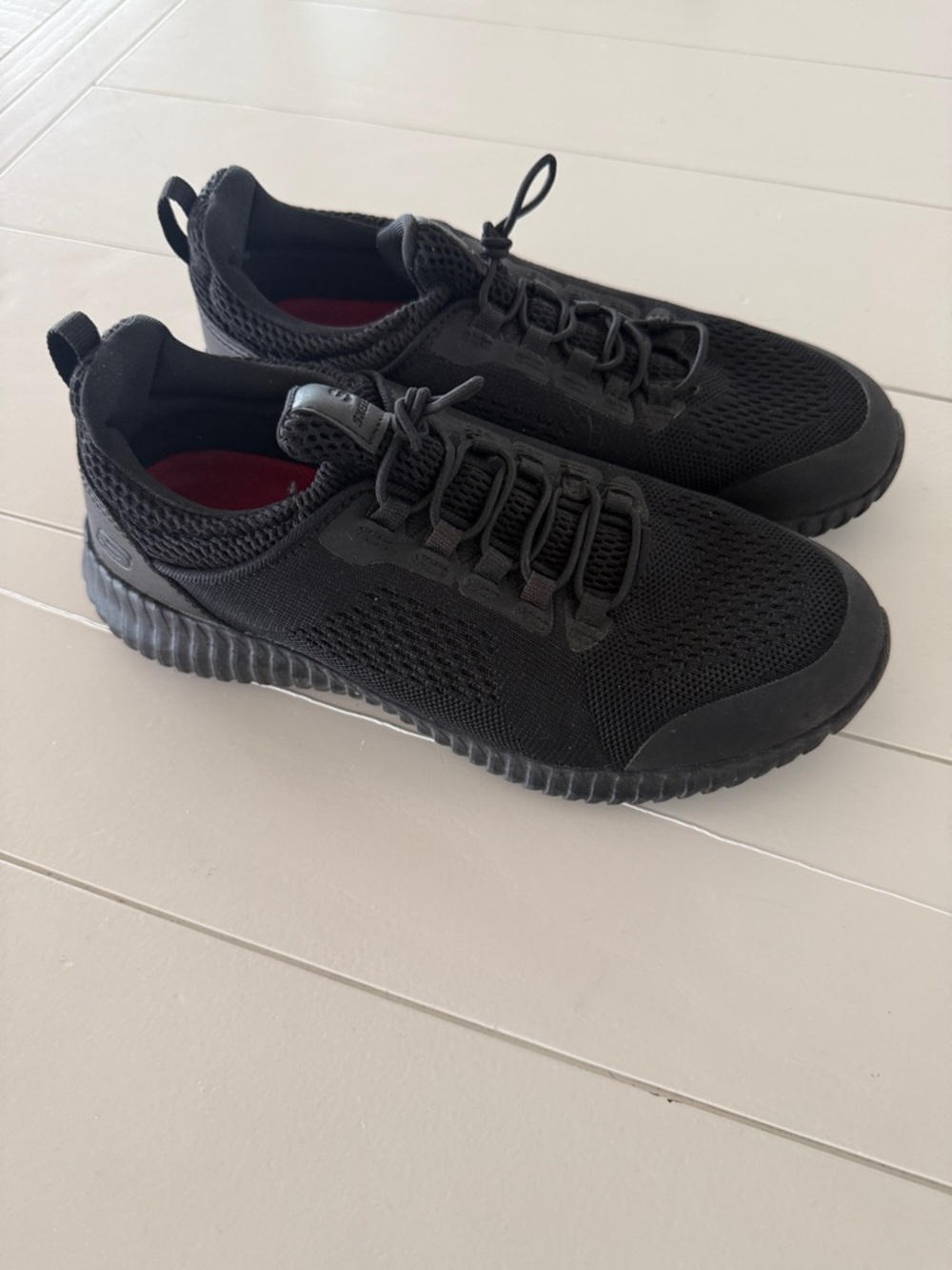 Skechers Woman’s Black Slip-On Sneakers Size 7.5 Like New Condition